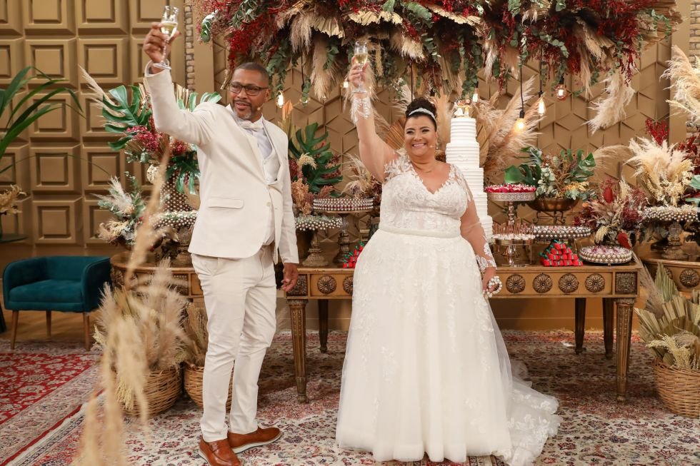 Presidente Solange e Mestre Sombra da Mocidade Alegre, renovam votos de casamento no Programa Eliana Presidente Solange e Mestre Sombra da Mocidade Alegre, renovam votos de casamento no Programa Eliana