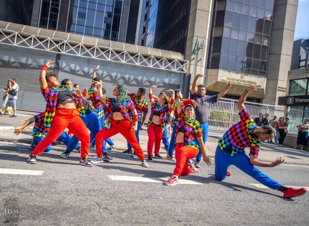 Grupo de Dança Identidade em Movimento: levando arte e cultura há mais de 14 anos Grupo de Dança Identidade em Movimento: levando arte e cultura há mais de 14 anos
