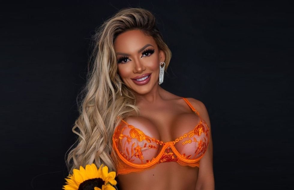 Mika Almeida retorna ao Brasil para lançar sua própria marca de lingerie Mika Almeida retorna ao Brasil para lançar sua própria marca de lingerie