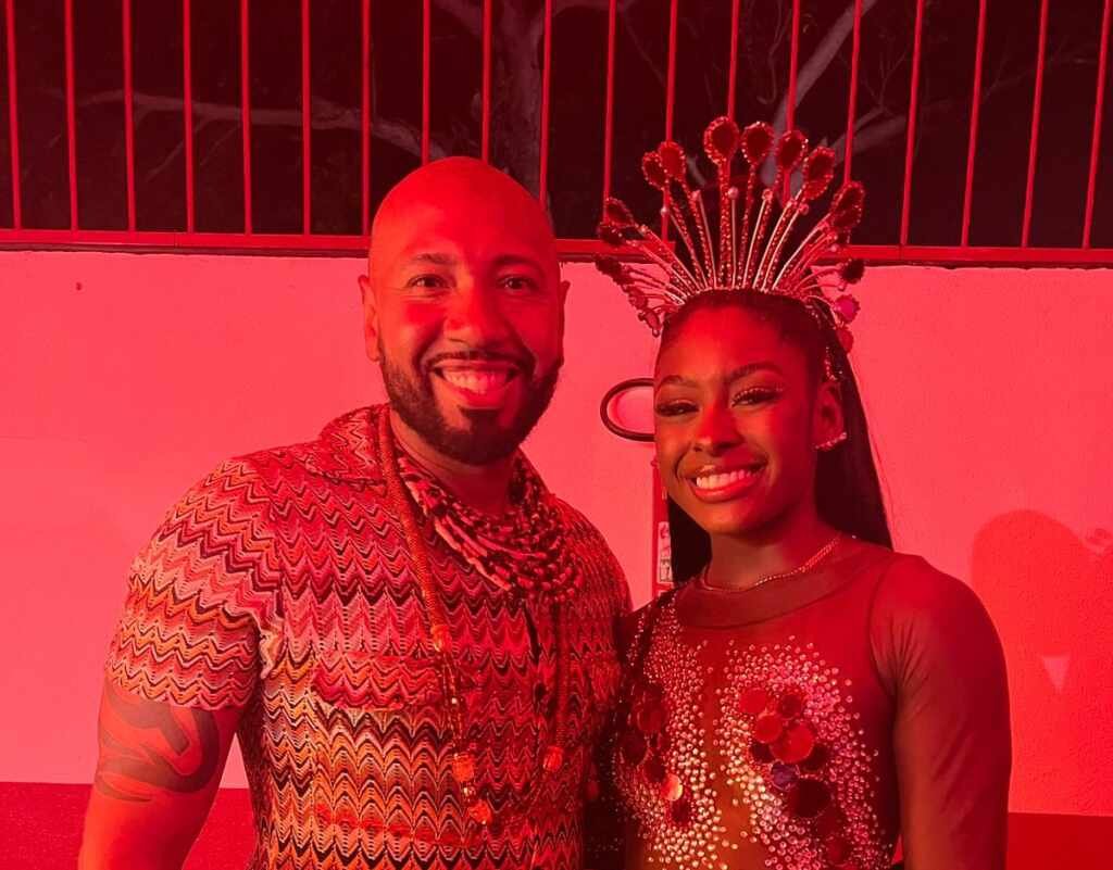 Estilista Daniel Zarmano fecha temporada de finais de samba e já inicia planejamento 2024 Estilista Daniel Zarmano fecha temporada de finais de samba e já inicia planejamento 2024