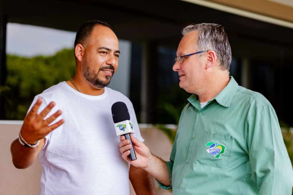 Motorista torna referência em transporte de carga ao compartilhar rotina nas redes, conheça Flávio Germano Motorista torna referência em transporte de carga ao compartilhar rotina nas redes, conheça Flávio Germano
