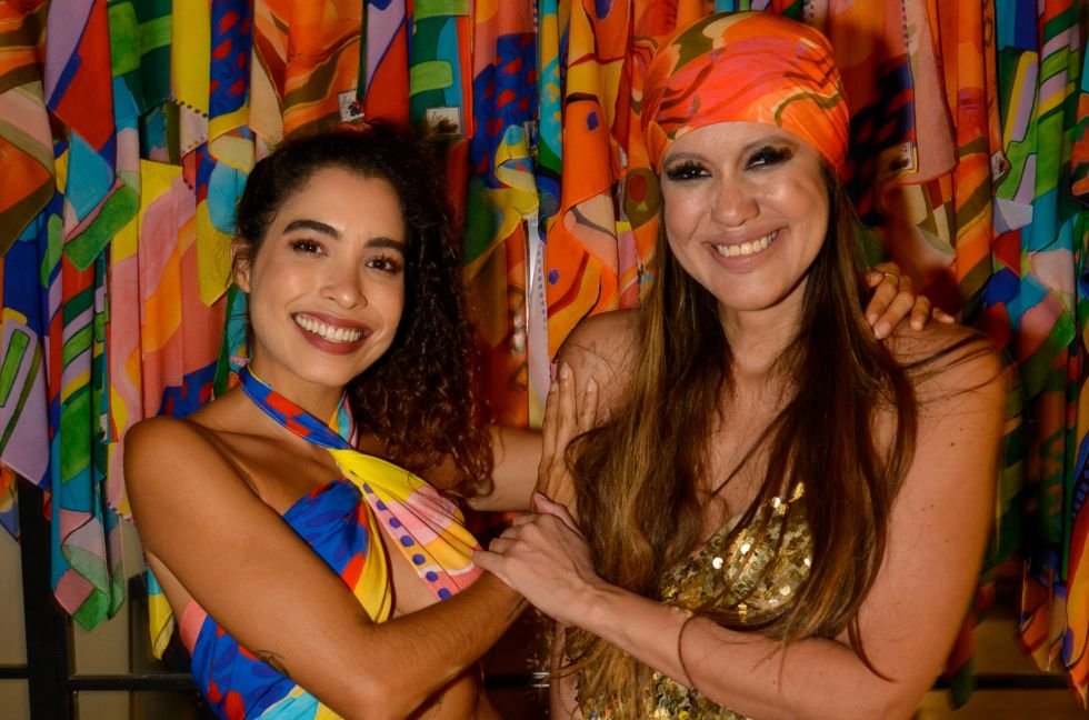 Isadora Maia e Catarina Seligman se uniram em Collab de lenços em São Paulo Isadora Maia e Catarina Seligman se uniram em Collab de lenços em São Paulo