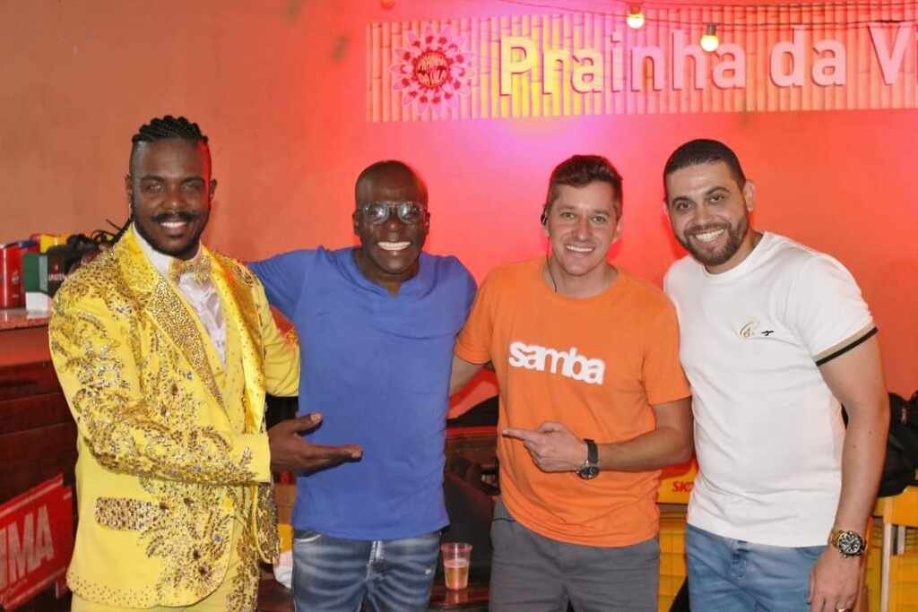 Wallace Guedes cumpre agenda de shows de samba em SP Wallace Guedes cumpre agenda de shows de samba em SP