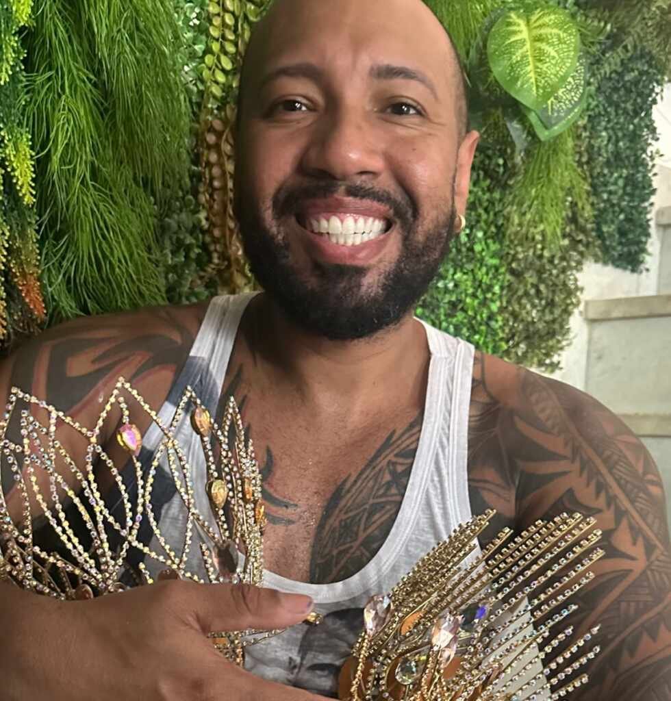 Daniel Zarmano confeccionará coroas da Corte LGBTQIAPN+ do carnaval 2024 Daniel Zarmano confeccionará coroas da Corte LGBTQIAPN+ do carnaval 2024