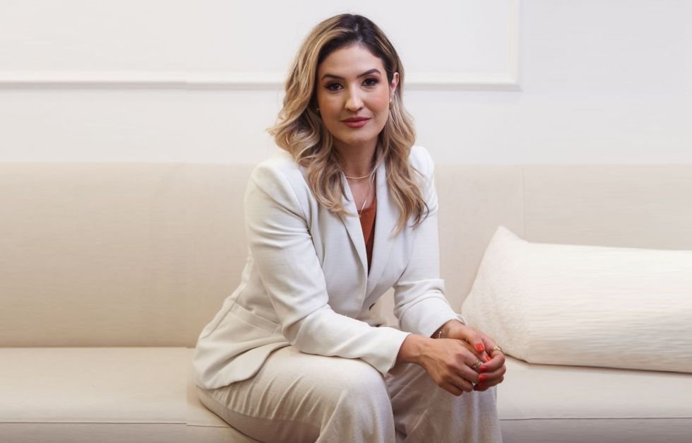 Dra. Raquel Menezes fala sobre o Emagrecimento real e saudável em empos de redes sociais Dra. Raquel Menezes fala sobre o Emagrecimento real e saudável em empos de redes sociais