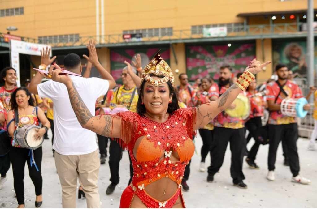 Rainha de Bateria, Rose Nascimento se caracteriza de Iansã e traz mensagem reflexiva Rainha de Bateria, Rose Nascimento se caracteriza de Iansã e traz mensagem reflexiva