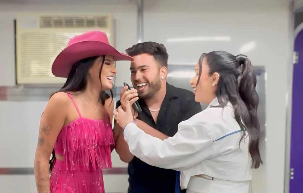Ana Castela ajuda influencer Marcelo Moraes Mesquita a beijar Mari Fernandez em desafio misterioso Ana Castela ajuda influencer Marcelo Moraes Mesquita a beijar Mari Fernandez em desafio misterioso