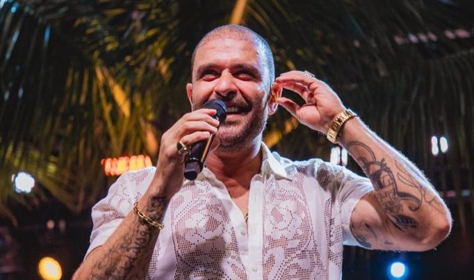 Diogo Nogueira interrompe agenda de shows após diagnóstico grave Acompanhado de Paolla Oliveira, Diogo Nogueira agita festa da virada do Hotel Nacional