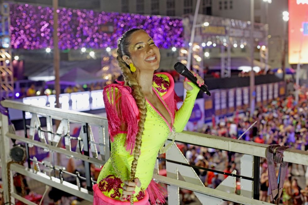 Cantora Luana Monalisa coloriu e iluminou o circuito Barra Ondina em Salvador Cantora Luana Monalisa coloriu e iluminou o circuito Barra Ondina em Salvador