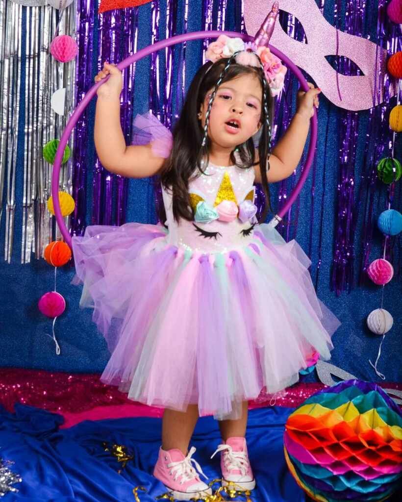 Curtindo a Folia: Os Preparativos Carnavalescos da atriz mirim Maria Sousa Curtindo a Folia: Os Preparativos Carnavalescos da atriz mirim Maria Sousa