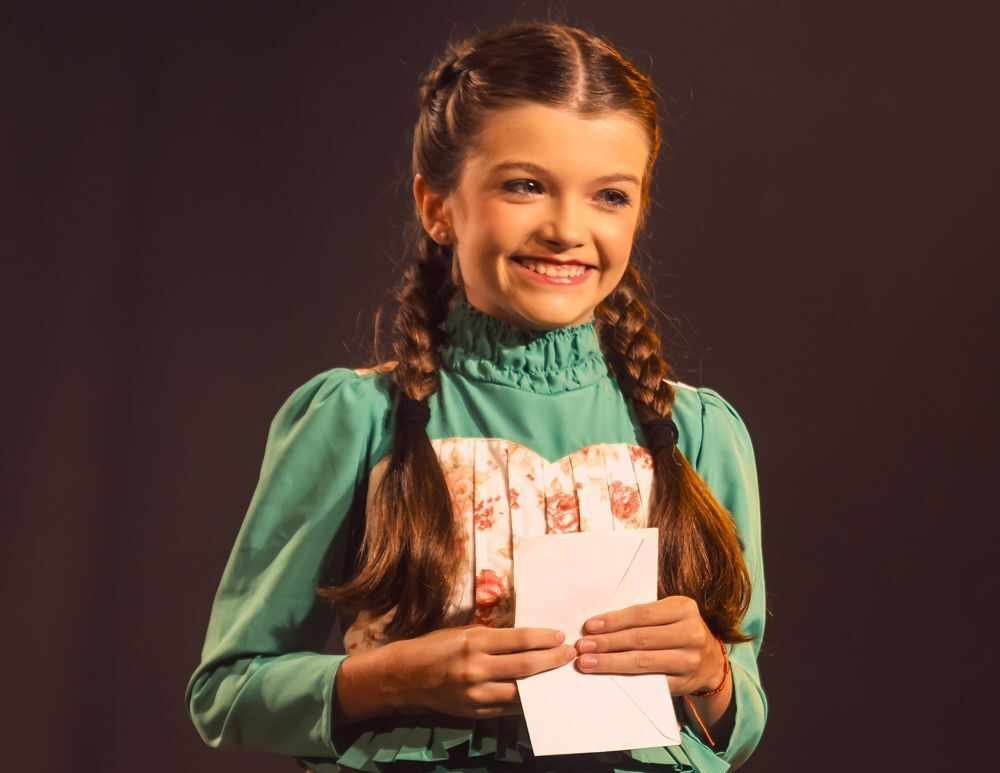 Alice Camargo estreia no teatro e se prepara para novos desafios Alice Camargo estreia no teatro e se prepara para novos desafios