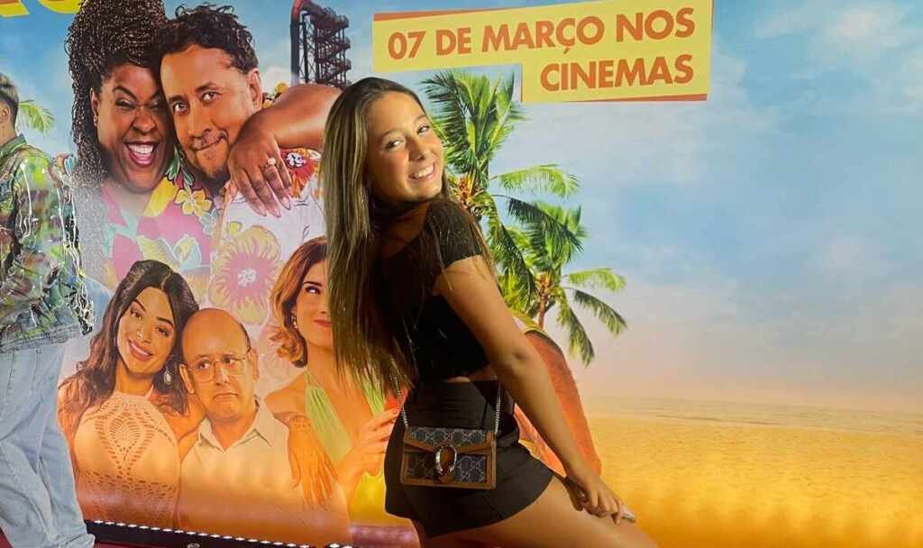 ‘Os Farofeiros 2’: Fernanda Retes prestigia pré-estreia do longa mais esperado do ano 'Os Farofeiros 2': Fernanda Retes prestigia pré-estreia do longa mais esperado do ano