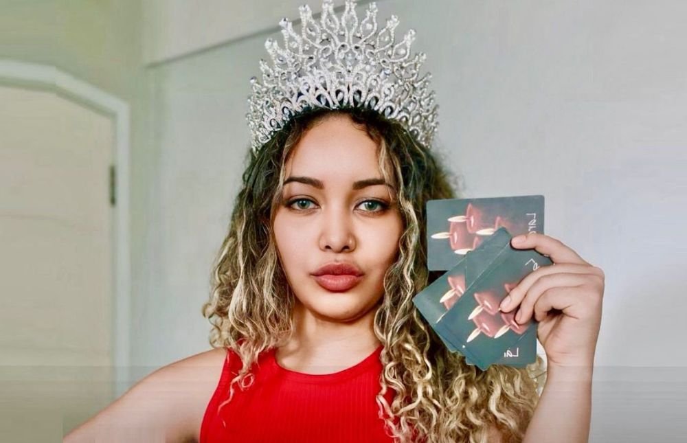 Rainha Iza é a espiritualista dedicada a espalhar luz através das redes sociais Rainha Iza é a espiritualista dedicada a espalhar luz através das redes sociais