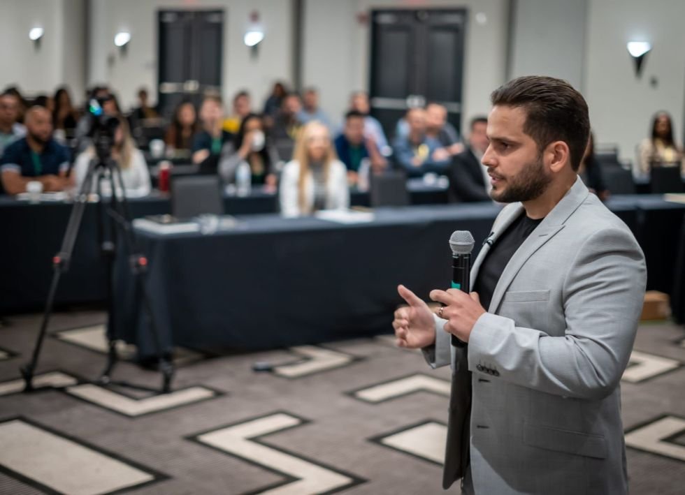 Empresário Victor Queiros destaca o potencial financeiro da Flip House para profissionais do ramo imobiliário Empresário Victor Queiros destaca o potencial financeiro da Flip House para profissionais do ramo imobiliário