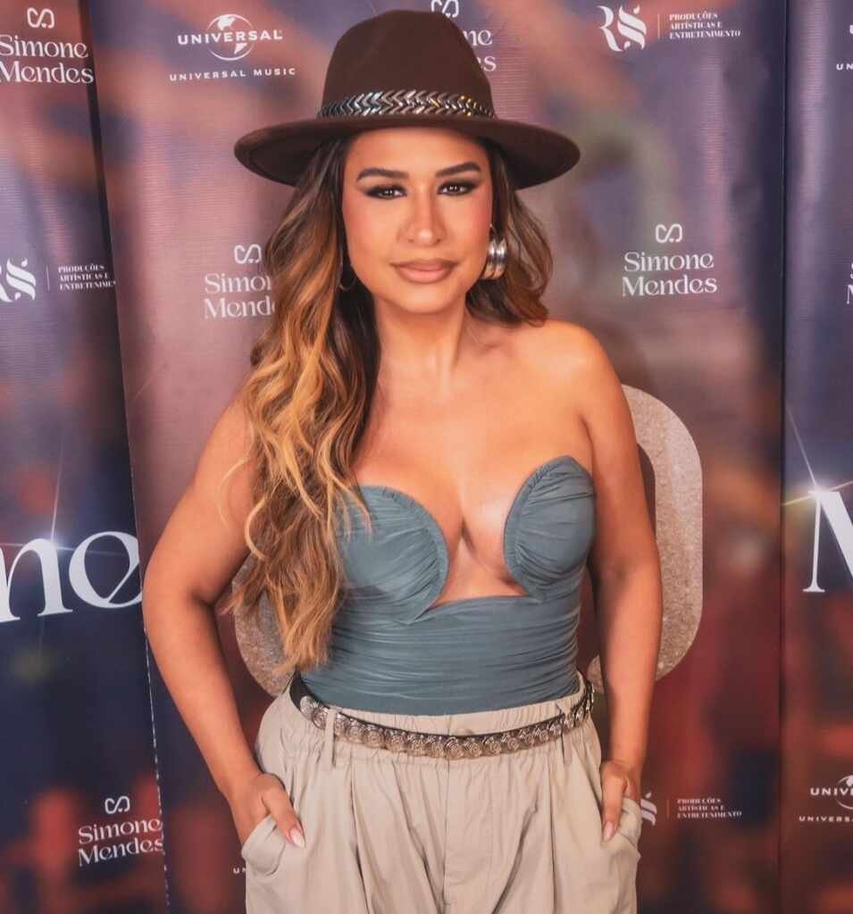 Simone Mendes mostra reforma em sua mansão e surpreende fãs com a bagunça Ana Castela aposta em cinto country da Virgínia Cavalheiro durante gravação de DVD Herança Boiadeira