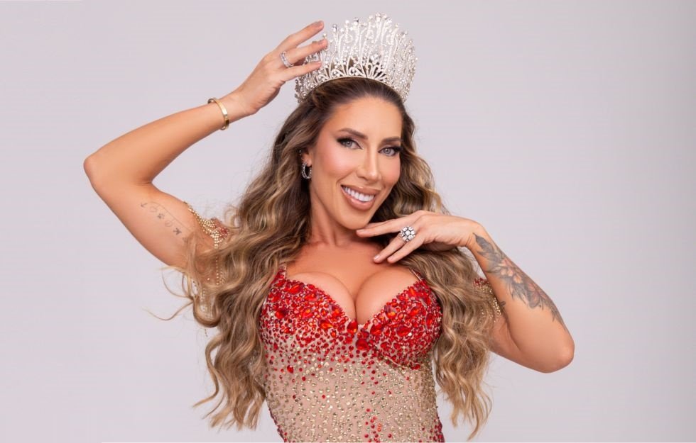 Tati Minerato é a nova rainha de bateria da Estácio de Sá para o Carnaval 2025 Tati Minerato é a nova rainha de bateria da Estácio de Sá para o Carnaval 2025