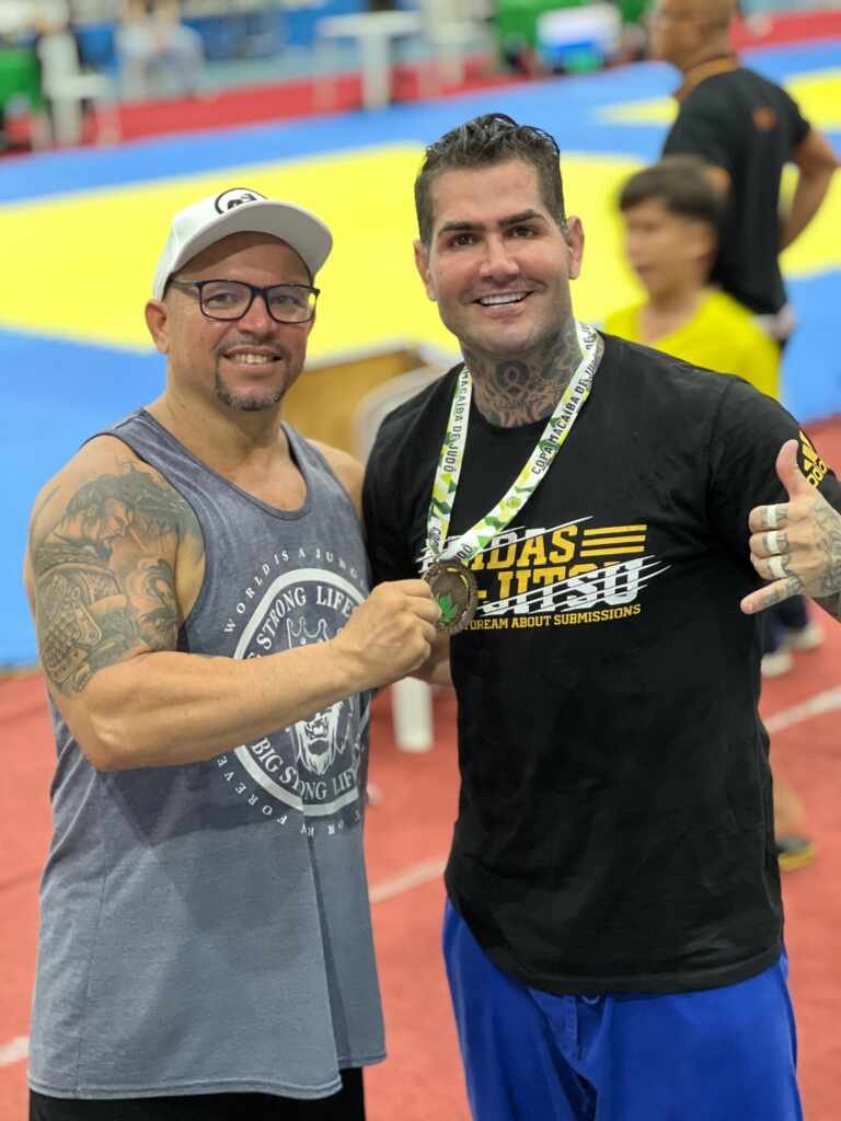 Sensei Flávio Roberto demonstra orgulho de atleta Matheus Adma no Judô