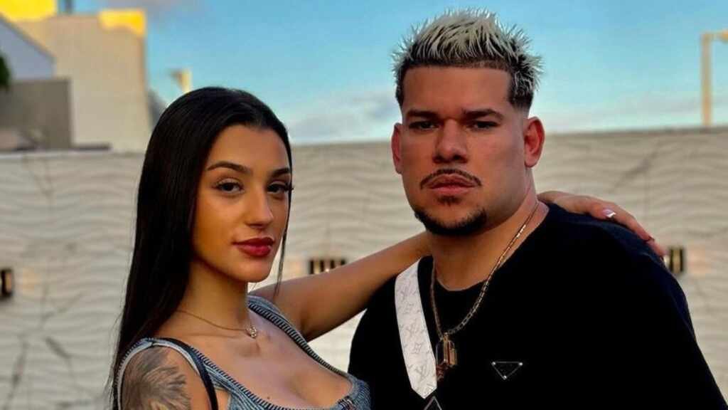 DJ Buarque coloca seguranças na maternidade de filho com Bia Miranda DJ Buarque coloca seguranças na maternidade de filho com Bia Miranda