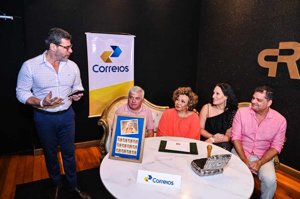 Selo institucional celebra os 50 anos de carreira de Alcione Selo institucional celebra os 50 anos de carreira de Alcione