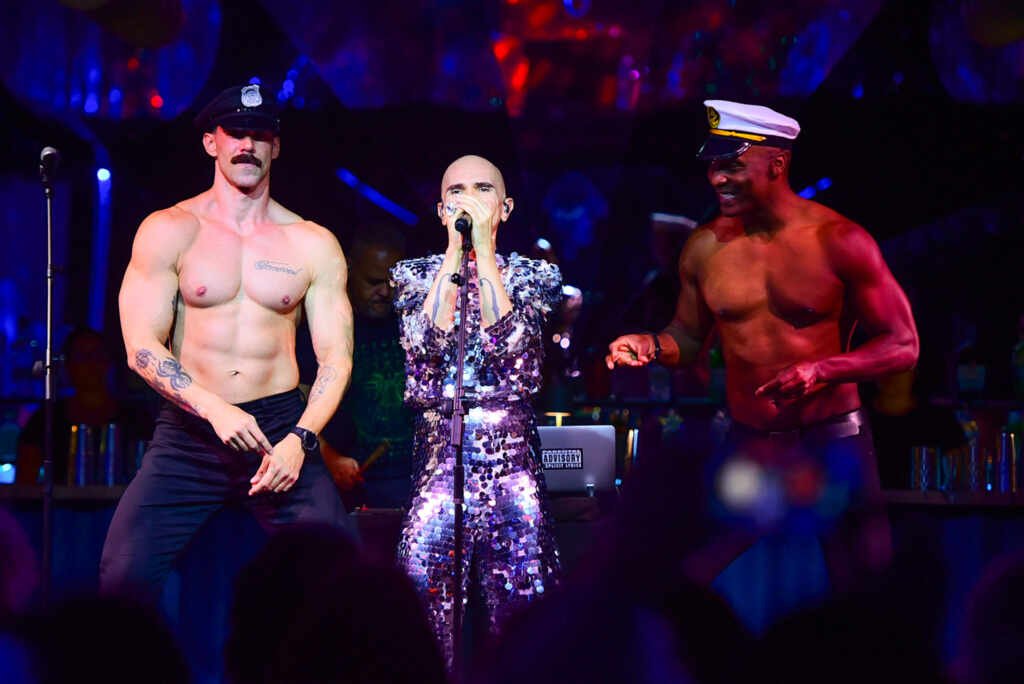 Edson Cordeiro celebra 25 anos de “Disco Clubbing” com show de hits dos anos 70 no Love Cabaret Edson Cordeiro celebra 25 anos de "Disco Clubbing" com show de hits dos anos 70 no Love Cabaret