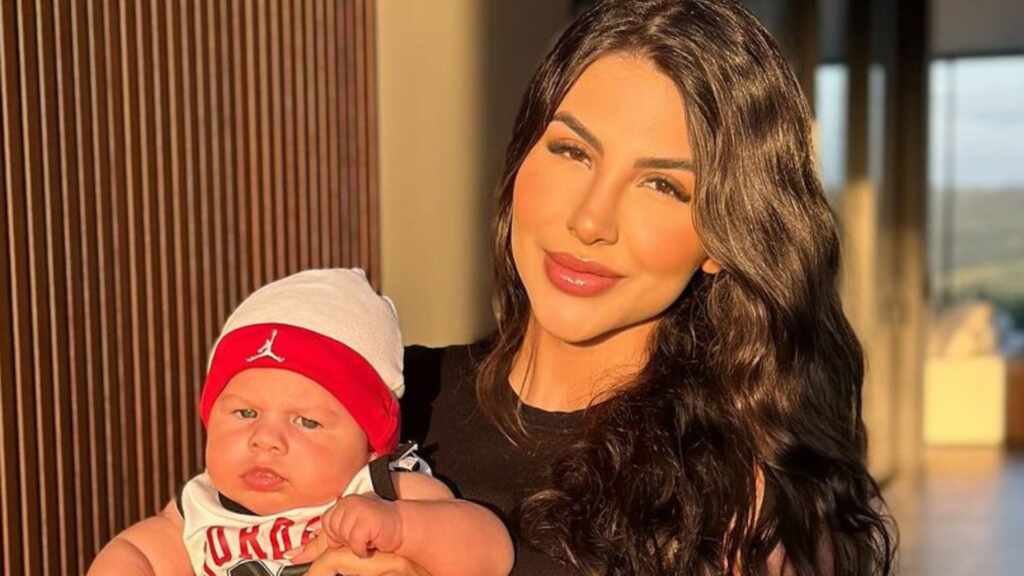 Jheny Santucci comemora 4 meses de filho com Arthur Aguiar