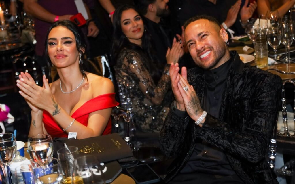 Neymar Jr. arrecada R$ 21 Milhões em leilão beneficente em SP Neymar Jr. arrecada R$ 21 Milhões em leilão beneficente em SP