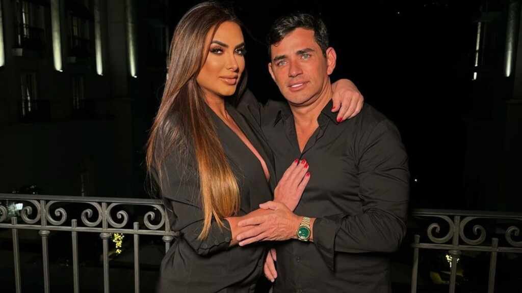 Nicole Bahls revela que está comprometida novamente: ‘Apenas o começo’ Nicole Bahls revela que está comprometida novamente: 'Apenas o começo'