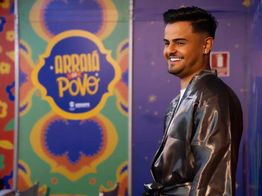 Referência no arrocha, Heitor Costa agita recorde de público no Arraiá do Povo Referência no arrocha, Heitor Costa agita recorde de público no Arraiá do Povo