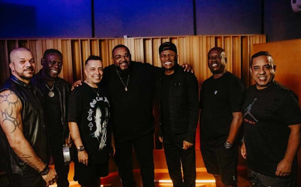 Junto com Tiee, grupo Pique Novo lança novo samba “Ex É Ex” Junto com Tiee, grupo Pique Novo lança novo samba “Ex É Ex”