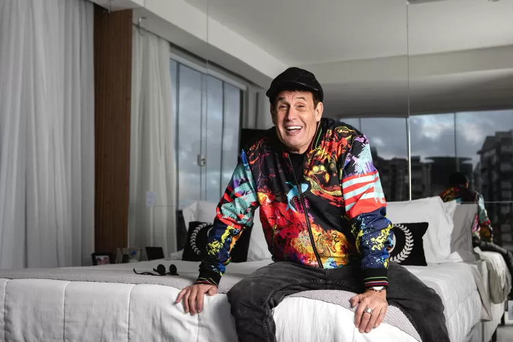 Sérgio Mallandro revive em filme seu fundo do poço: ‘Tinha R$ 7 na conta’ Sérgio Mallandro revive em filme seu fundo do poço: 'Tinha R$ 7 na conta'