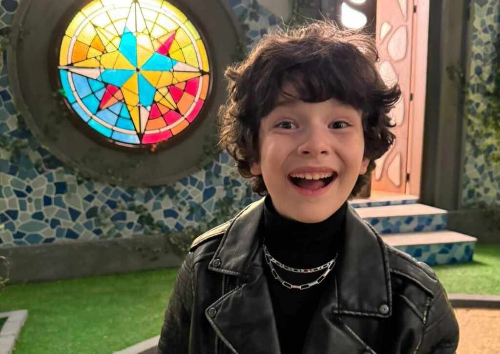 Gabriel Avellar, o intérprete do pestinha da turma, encanta com simpatia na estreia de ‘A Caverna Encantada’ Gabriel Avellar, o intérprete do pestinha da turma, encanta com simpatia na estreia de 'A Caverna Encantada'