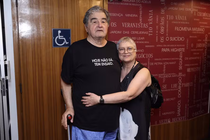 Otávio Augusto faz aparição pública com a esposa, Cristina Mullins Otávio Augusto faz aparição pública com a esposa, Cristina Mullins