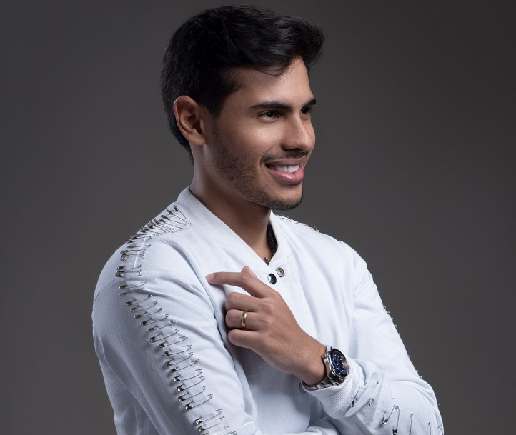 Lucas Rocha Alcança 3 Milhões de Streams com “Coração Teimoso” Lucas Rocha Alcança 3 Milhões de Streams com "Coração Teimoso"