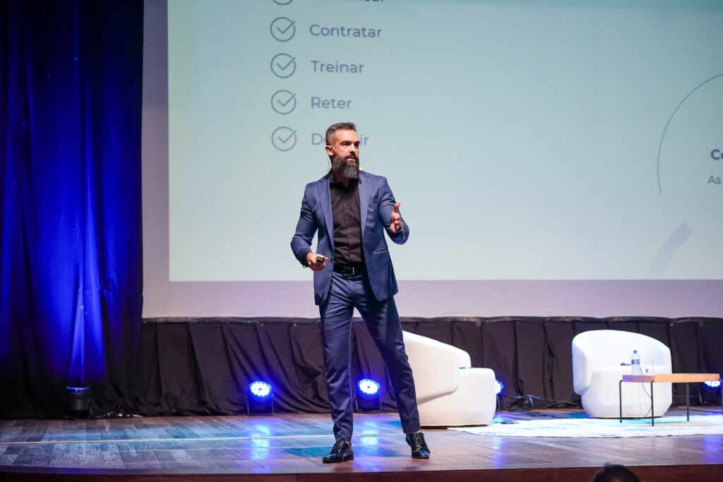Fernando Talaia e Geraldo Rufino ensinam lições valiosas de superação e liderança durante evento ‘Fórmula Empresarial’ Fernando Talaia e Geraldo Rufino ensinam lições valiosas de superação e liderança durante evento ‘Fórmula Empresarial’