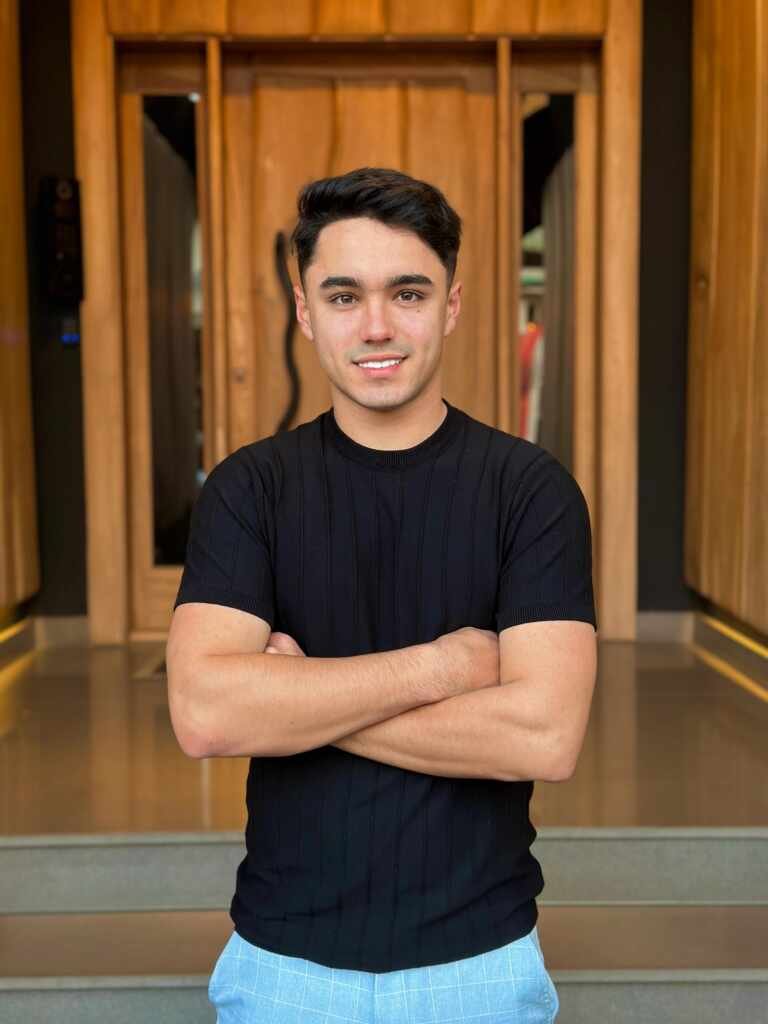 Pedro Brogni – De motoboy a destaque na geração de conteúdo digital: Uma ascensão inspiradora Pedro Brogni - De motoboy a destaque na geração de conteúdo digital: Uma ascensão inspiradora