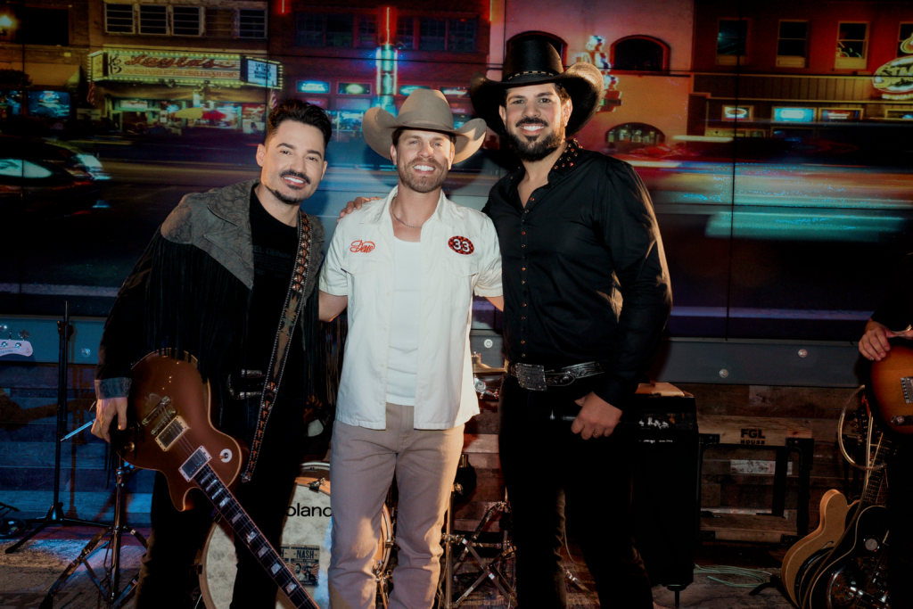 Fernando & Sorocaba recebem Dustin Lynch no primeiro EP de “Nash” Fernando & Sorocaba recebem Dustin Lynch no primeiro EP de “Nash”