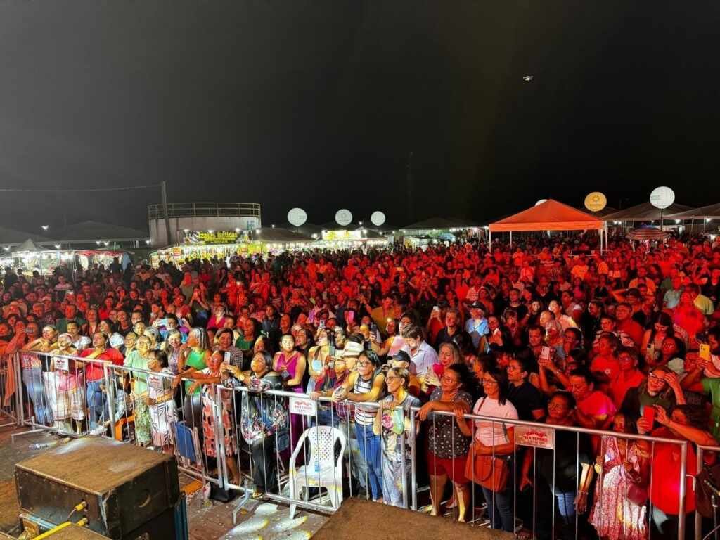 Lukas Safadinho faz show no Parque de Exposições Orivaldo José Mendes em Monte Santo Lukas Safadinho faz show no Parque de Exposições Orivaldo José Mendes em Monte Santo