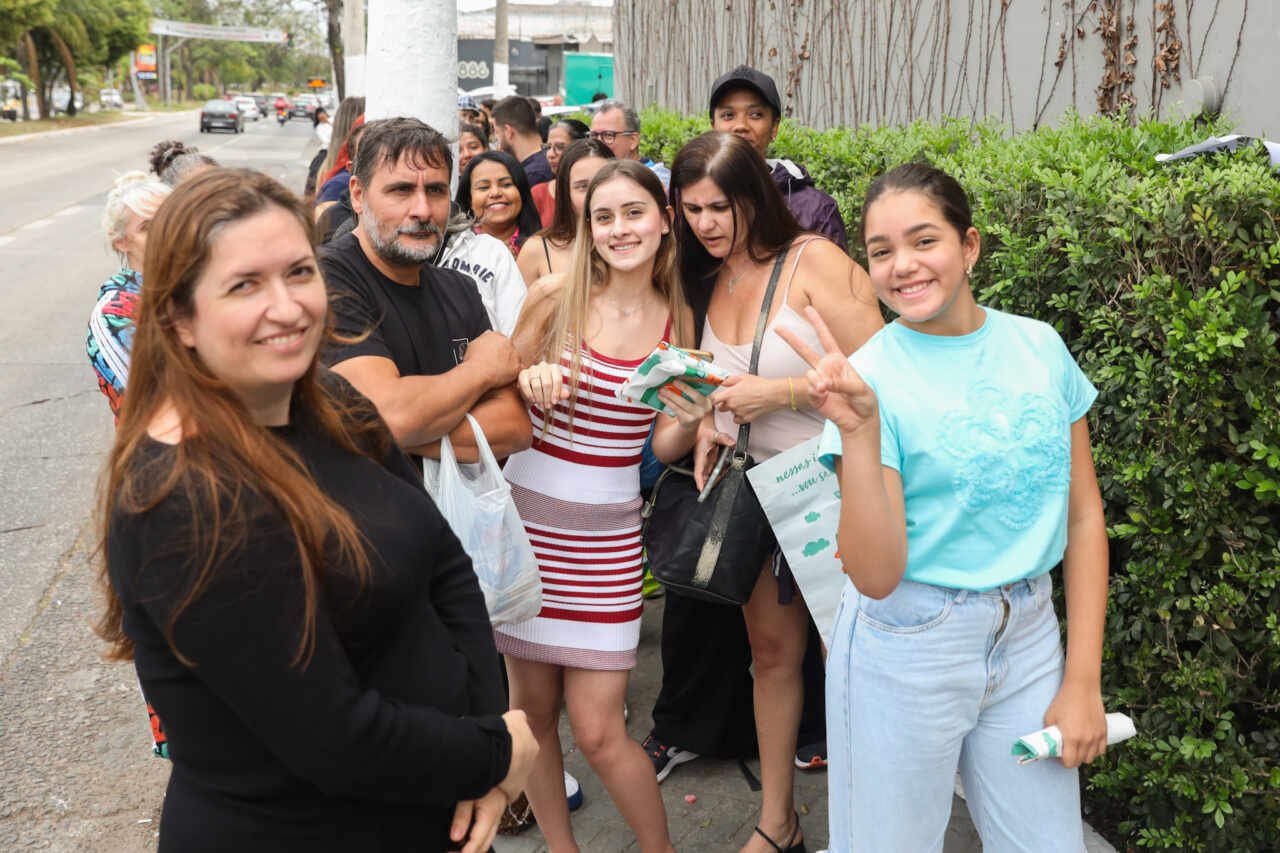 Bazar Beneficente da Gkay atrai fãs e arrecada fundos para instituições de caridade 26 Bazar Beneficente da Gkay atrai fãs e arrecada fundos para instituições de caridade