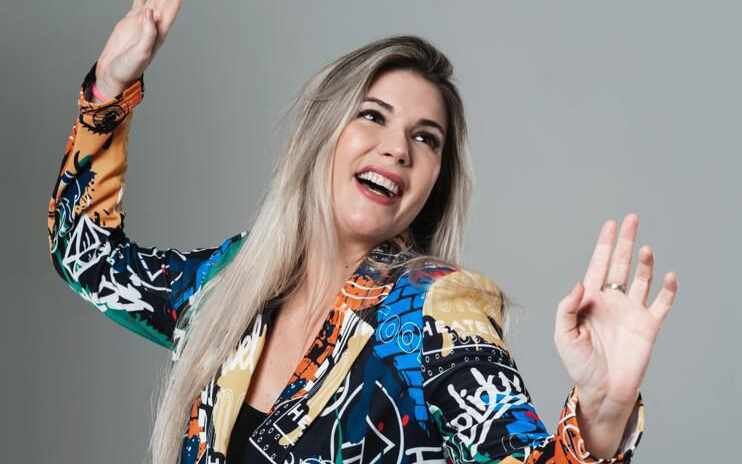 Bruna Volpi canta Beth Carvalho em São Paulo Bruna Volpi canta Beth Carvalho em São Paulo
