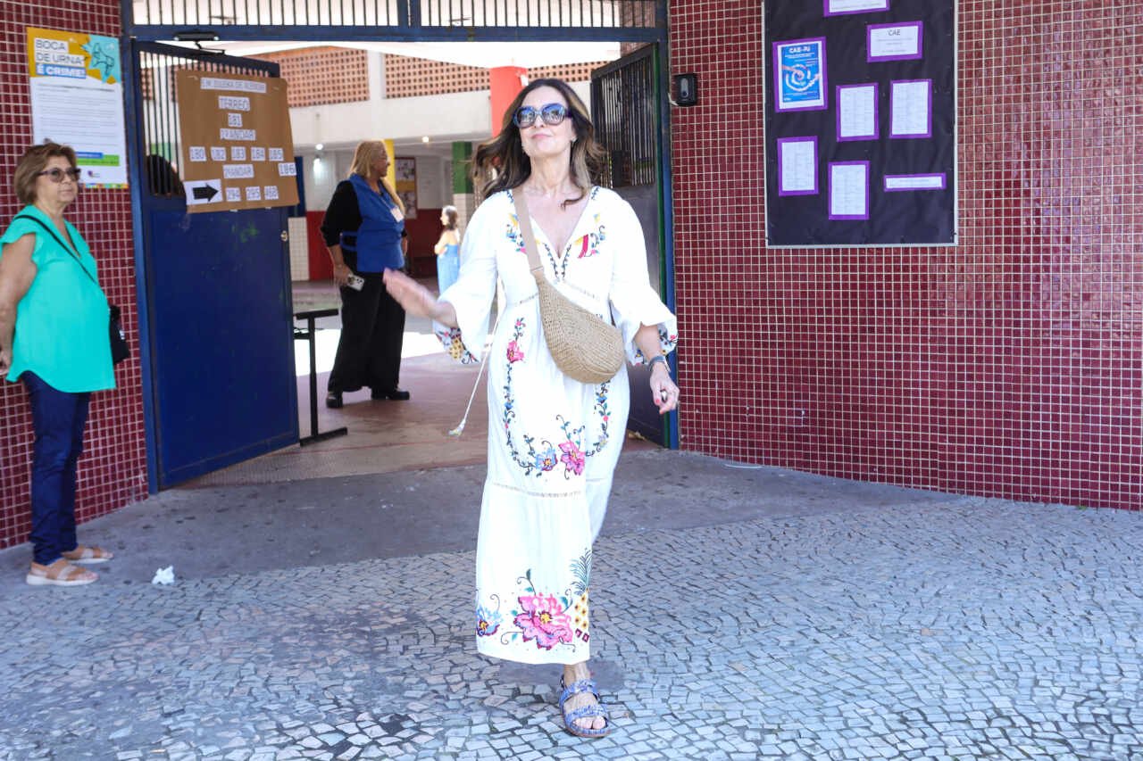 Glória Pires, Bruna Marquezine entre outros famosos votam no 1º turno das eleições 2024 25 Glória Pires, Bruna Marquezine entre outros famosos votam no 1º turno das eleições 2024