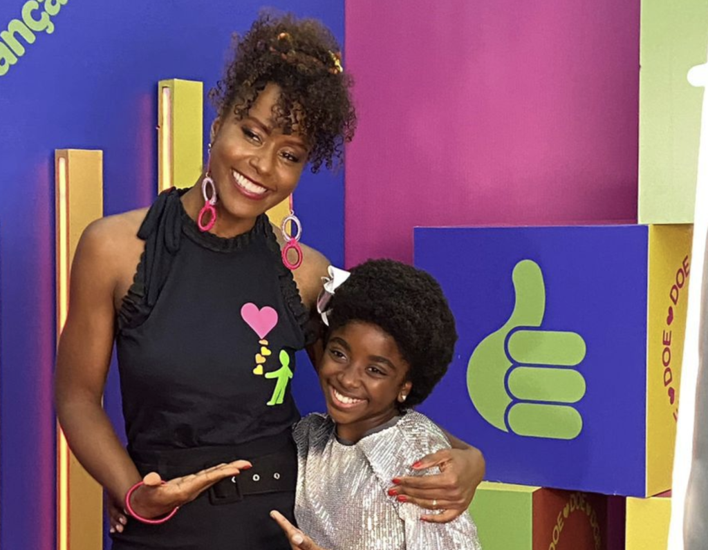 Júlia Monize encanta Maju Coutinho no Criança Esperança Júlia Monize encanta Maju Coutinho no Criança Esperança