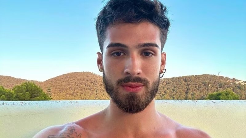 João Guilherme realiza procedimento para ‘escurecer os dentes’