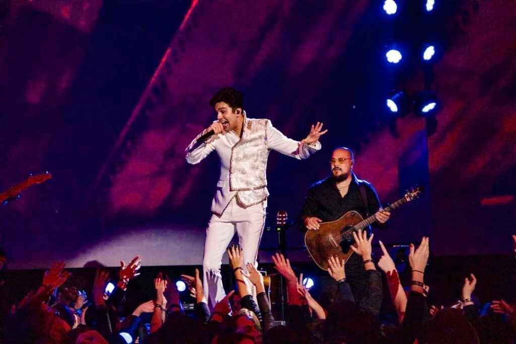 Cantor Luan Santana lança VOL 1 do seu  "Luan Ao Vivo na Lua’