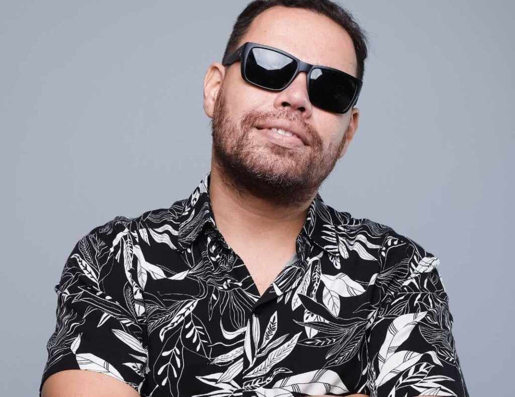Amauri Nascimento lança clipe de ‘Deserto’ com remix e feat de talentos pernambucanos Amauri Nascimento lança clipe de 'Deserto' com remix e feat de talentos pernambucanos