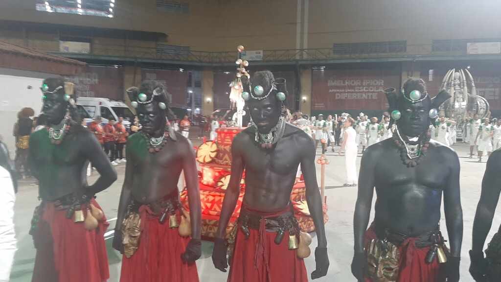 Mini desfiles encantam o público na Cidade do Samba e celebram o carnaval carioca Mini desfiles encantam o público na Cidade do Samba e celebram o carnaval carioca