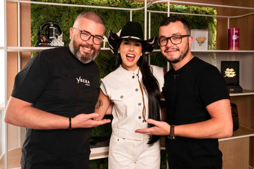 Ana Castela visita a sede da Ybera Paris em Vitória no ES