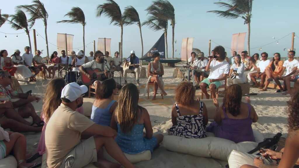 Primeiras imagens e setlist do programa CORONA LUAU MTV são divulgadas Primeiras imagens e setlist do programa CORONA LUAU MTV são divulgadas