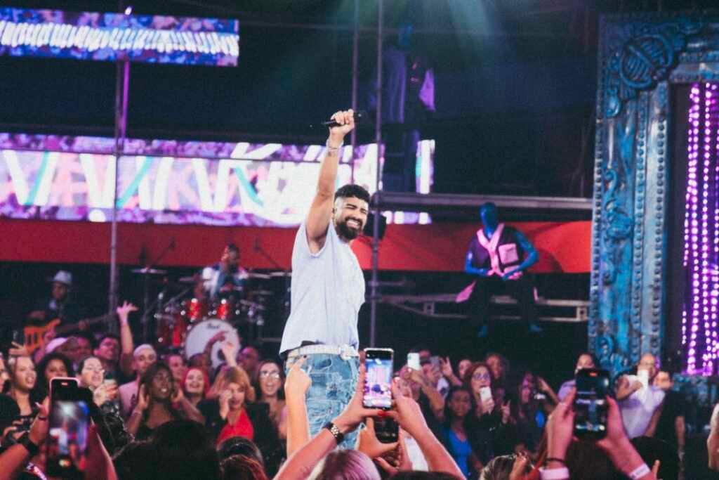 Dilsinho registra “Pagode Diferentão 2” com participações de Menos é Mais, Sorriso Maroto e Mari Fernandez Dilsinho registra “Pagode Diferentão 2” com participações de Menos é Mais, Sorriso Maroto e Mari Fernandez