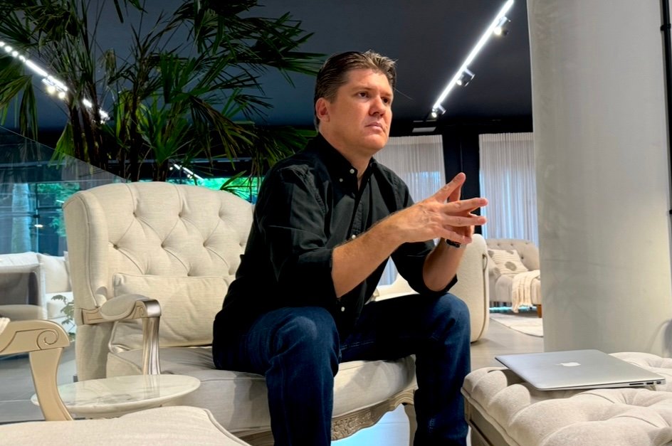 Carlos Mijolario: Destaque no mercado imobiliário de Itapema, Maringá e Porto Rico Carlos Mijolario: Destaque no mercado imobiliário de Itapema, Maringá e Porto Rico
