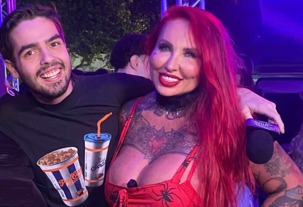 Sabrina Boing Boing radicaliza e estreia novo visual ao lado do apresentador João Silva Sabrina Boing Boing radicaliza e estreia novo visual ao lado do apresentador João Silva